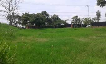 Se vende lote ubicado con frente a la calle en la Guacima 21-1444