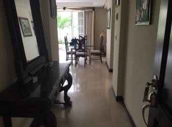 Se alquila hermoso y apartamento en Escazú 21-44