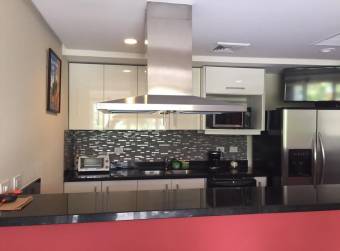 Se alquila hermoso y apartamento en Escazú 21-44