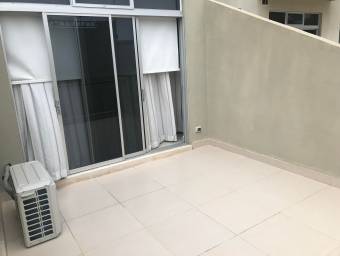 Se alquila cómodo apartamento en Santa Ana 21-644