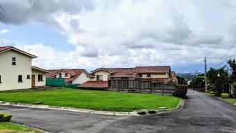 Lote en residencial listo para construir.