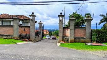 Lote en residencial listo para construir.