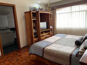 Se vende espaciosa casa con jardin en San Rafael Escazu por word gym 21-2215