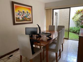 Se vende espaciosa casa con jardin en San Rafael Escazu por word gym 21-2215