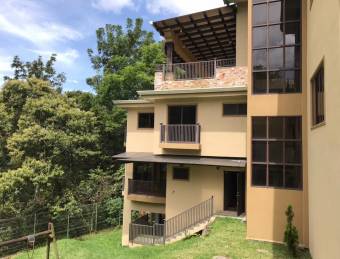 Se vende lujosa casa inmersa entre las montañas de Tres Rios Cartago 22-11