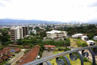 Condominio vertical en Escazu