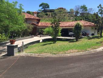 Casa lujosa amplia en San Antonio Escazú 