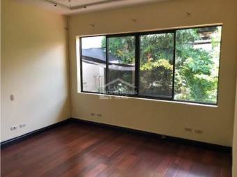 SE VENDE CASA EN BOSQUES DE LINDORA