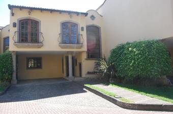 Moderna casa de 2 Niveles en Condominio en Venta, SanRafaelEscazu  CG-22-1515