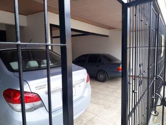 se vende espaciosa casa en el tejar del guarco cartago 23-130