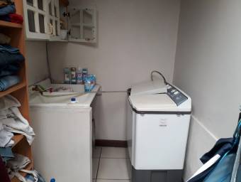 se vende espaciosa casa en el tejar del guarco cartago 23-130