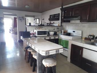 se vende espaciosa casa en el tejar del guarco cartago 23-130