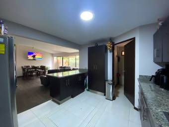 Casa en Venta en Escazú, San José. RAH 22-180