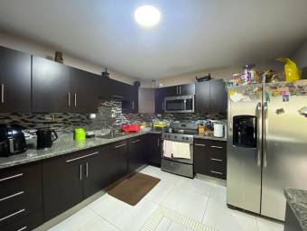 Casa en Venta en Escazú, San José. RAH 22-180