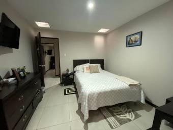 Casa en Venta en Escazú, San José. RAH 22-180