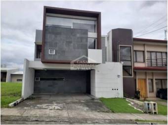 SE VENDE CASA EN CONDOMINIO TERRAFÉ, SAN FRANCISCO, HEREDIA