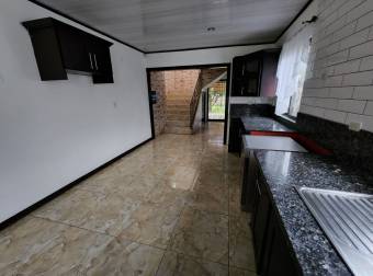 Preciosa y Comoda casa en Guapiles Centro,  Venta                   CG-23-89