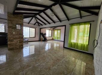 Preciosa y Comoda casa en Guapiles Centro,  Venta                   CG-23-89