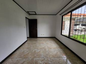 Preciosa y Comoda casa en Guapiles Centro,  Venta                   CG-23-89