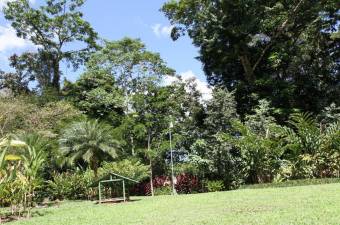 Hermosa casa Estilo Colonial en Guapiles Sobre la Ruta 32,  Venta           CG-22-2247