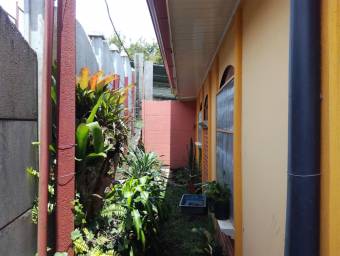 Se vende casa amplio jardin en paraiso de Cartago 