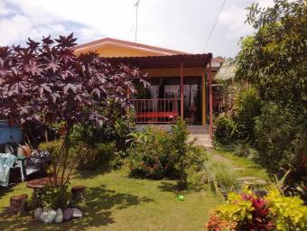 Se vende casa amplio jardin en paraiso de Cartago 