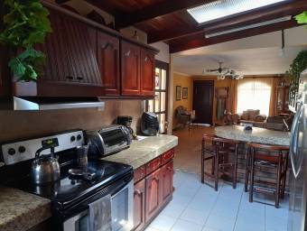 Casa en venta en Moravia, San José. RAH 22-2085