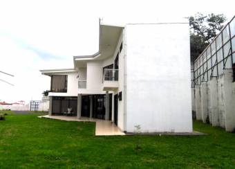  Casas en Alajuela  Casa con apartamentos , vista al mar a solo 10 minutos del Aeropuerto SJO Inter
