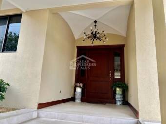 VENTA DE CASA EN RESIDENCIAL CARIARI, HEREDIA.