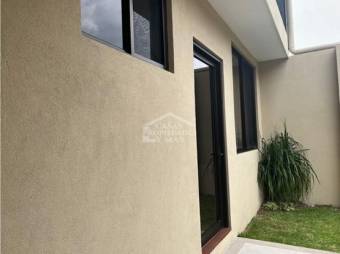 VENTA DE CASA EN RESIDENCIAL CARIARI, HEREDIA.