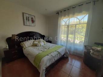 Se vende casa con amplio y hermoso patio 22-2267