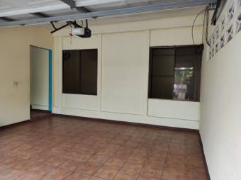 Bonita y Amplia casa familiar en Guapiles Centro, En Venta        CG-20-1208