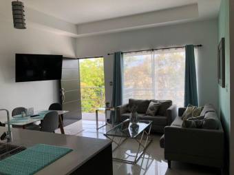 Se vende amplio apartamento con piscina 22-469