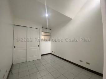 Se vende amplica casa con patio 23-95