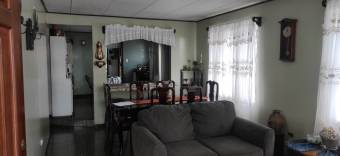 Preciosa y Comoda casa familiar en Guapiles Centro, En Venta         CG-22-2442