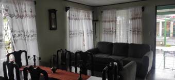 Preciosa y Comoda casa familiar en Guapiles Centro, En Venta         CG-22-2442