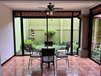 Casa en venta en San Joaquin, Flores. RAH 23-328