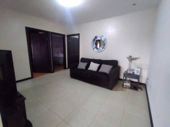 Se vende casa con amplio jardin  y terraza 