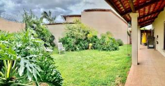 Se vende casa con espaciosa terraza y jardin 21-1666