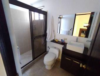 Casa en venta en Escazú, San José. RAH 23-354