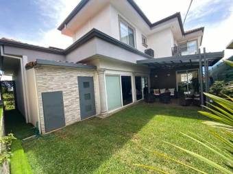 se vende casa con amplia terraza y cocina de lujo 21-1558