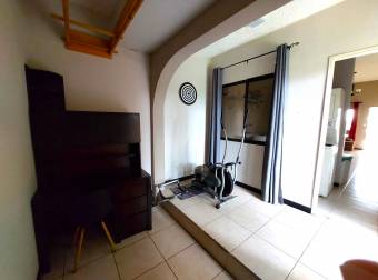 Se vende espaciosa casa con patio facill acceso a la 27 23-1249