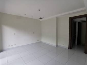 EN VENTA APARTAMENTO DE 2  NIVELES EN CONDOMINIO DE LUJO