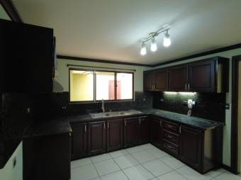 MLS-23-2386 VENTA CASA CURRIDABAT SAN JOSE