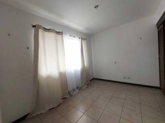 Se alquila espacioso apartamento con excelente ubicacion en Pozos de Santa Ana 24-230