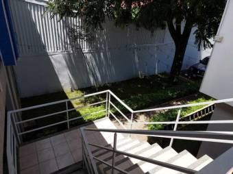 Se alquila espacioso apartamento con excelente ubicacion en Pozos de Santa Ana 24-230