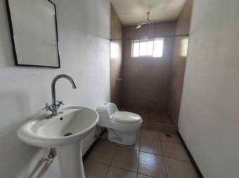 Se alquila espacioso apartamento con excelente ubicacion en Pozos de Santa Ana 24-230