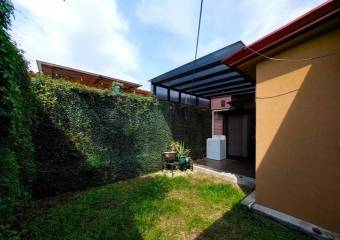 Se vende espaciosa casa con patio y terraza en  San Rafael de Alajuela 23-1249