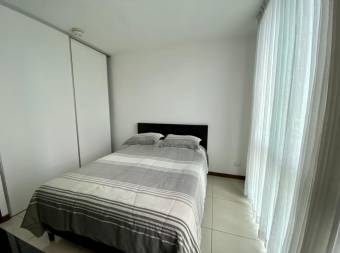 se vende apartamento con mucha luz natural en condominio eco urbano bambu en hatillo 23-3429