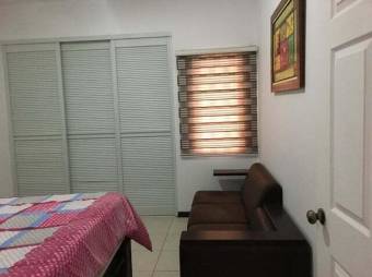 Se vende casa con piscina en San Rafael de Alajuela 24-212